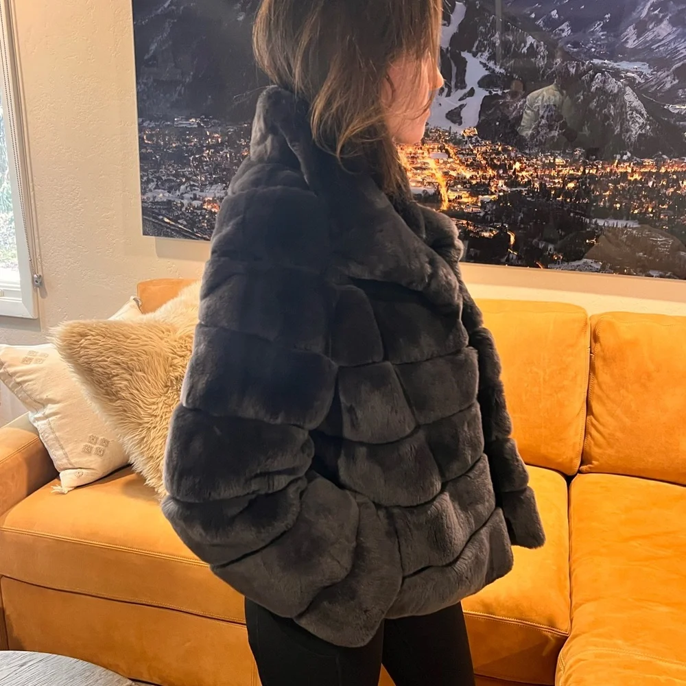 Suprema | NEW Fur Coat Size 40 ♥️Price Firm♥️ - Picture 7 of 10